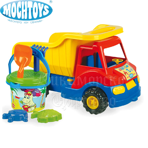 Mochtoys - Children on a beach bucket truck 5614