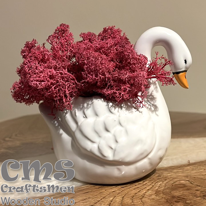 Crafts Men Studio Ceramic swan with Scandinavian moss "Magenta"